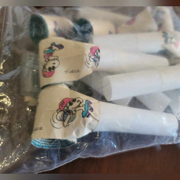 8 Vintage Snoopy Blowouts Hallmark Peanuts Rollerskating Birthday Party SEALED - Picture 2 of 7